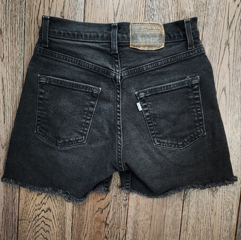 Levi's Vintage 1990s White tab shorts. Fits more like 26